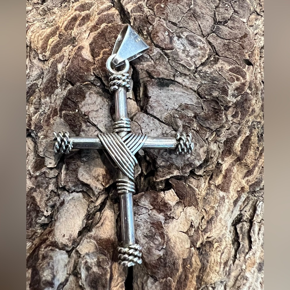 Authentic Taxco Mexico TA-70 Silver Cross Pendant Necklace Sterling 925 2”x1.25”